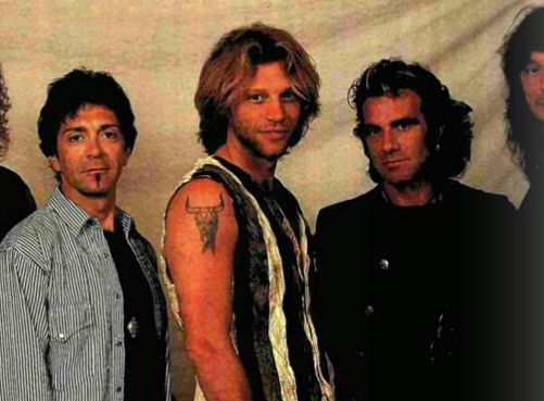 In den 2000ern versuchte er sich sogar an einem Mittelscheitel.