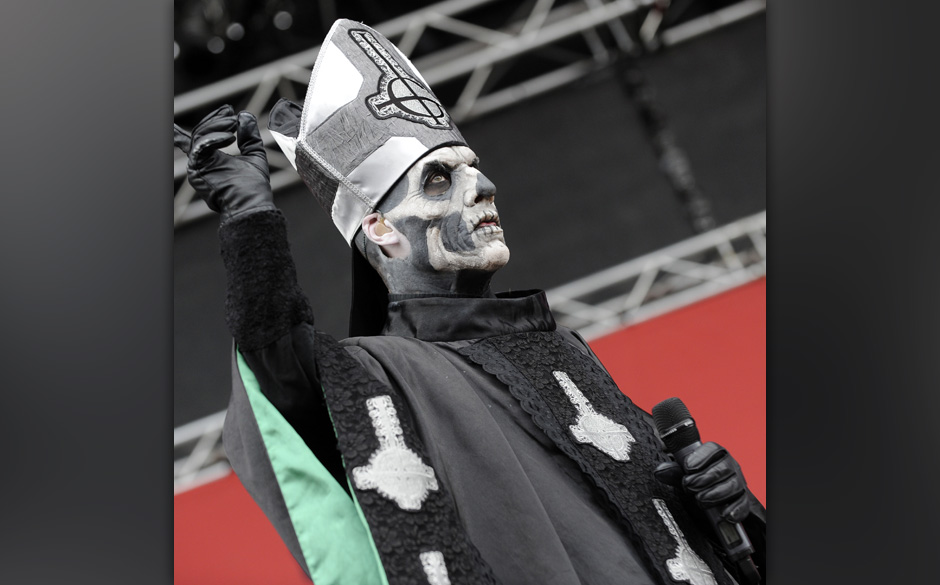 APA18844388_14062014 - NICKELSDORF - ÷STERREICH: Der S‰nger 'Papa Emeritus' von der schwedische Heavy-Metal-Band 'Ghost' w