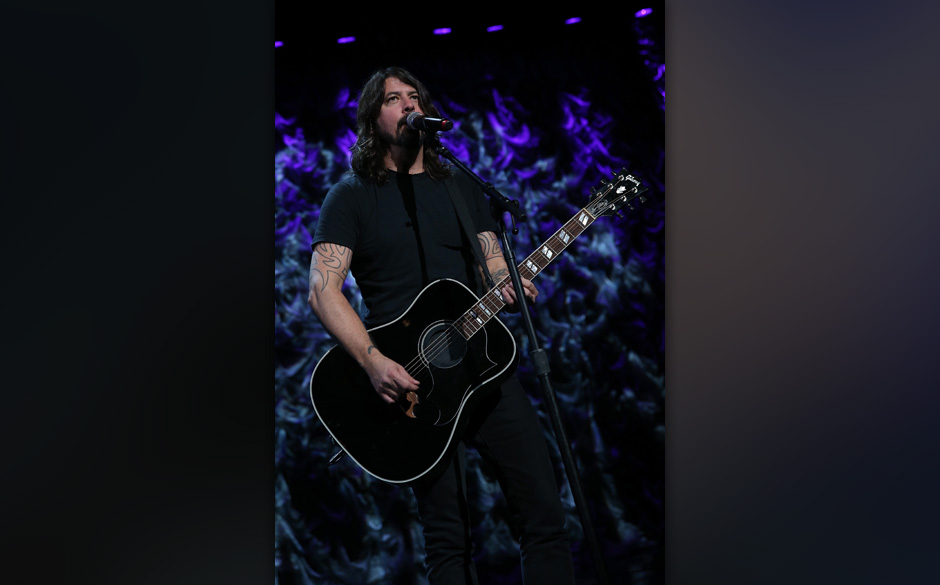 NEW YORK, NY - JANUARY 31:  Dave Grohl of Foo Fighters  performs at 'Howard Stern's Birthday Bash' presented by SiriusXM, pro