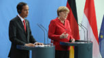 BERLIN, GERMANY - APRIL 18:  German Chancellor Angela Merkel and Indonesian President Joko Widodo speak to the media follo...