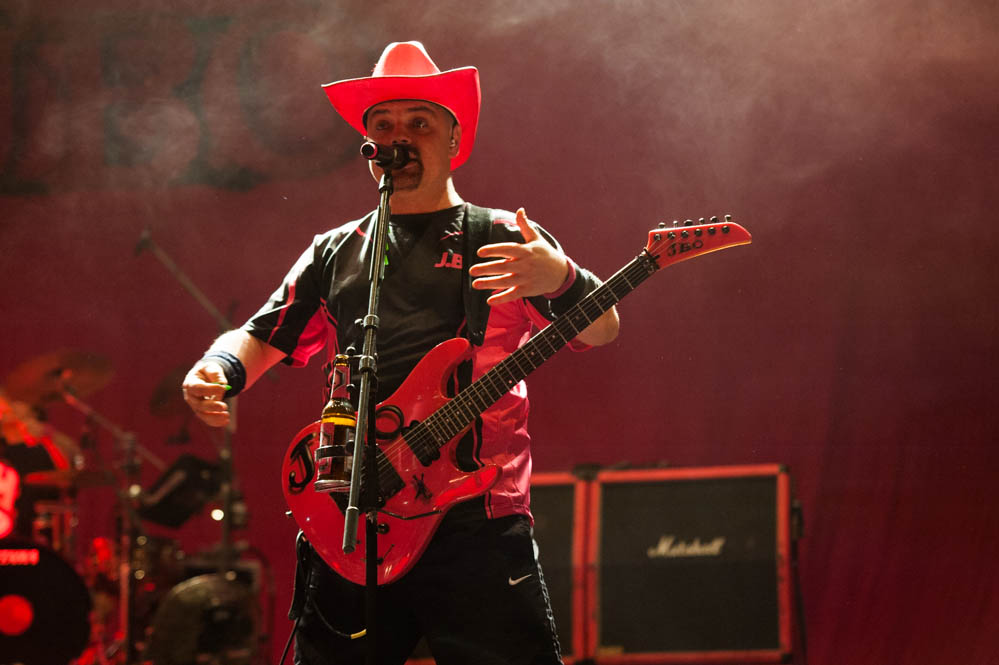 Die Waldfee
Coole Retro Rock-Nummer mit Western-Flair und Kultpotenzial. Inhaltlich eine deftige Beziehungsabrechnung inkl...