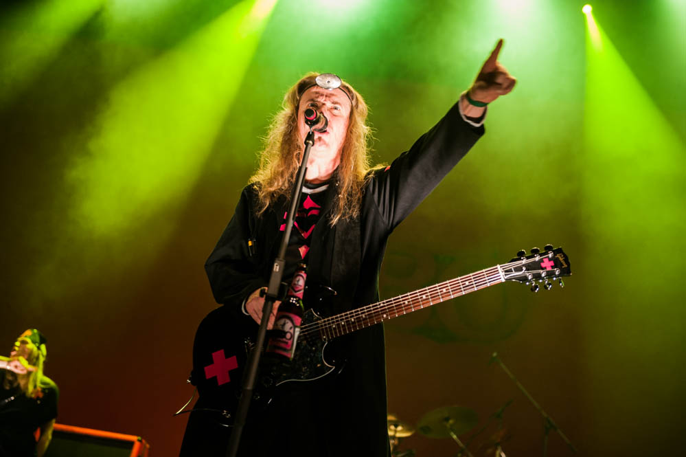 Das Bier is da zum Trinken
Nancy Sinatras Evergreen ‘These Boots Are Made For Walkin’’ im modernen Stoner Rock-Gewan...