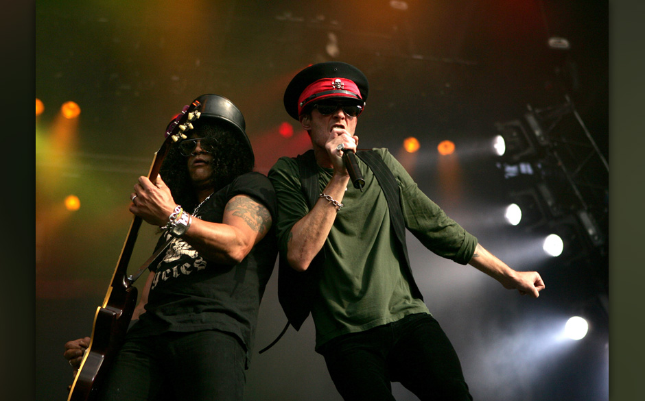 Slash and Scott Weiland of Velvet Revolver during Fields of Rock Festival 2007 in the Netherlands - June 17, 2007 in Biddi...