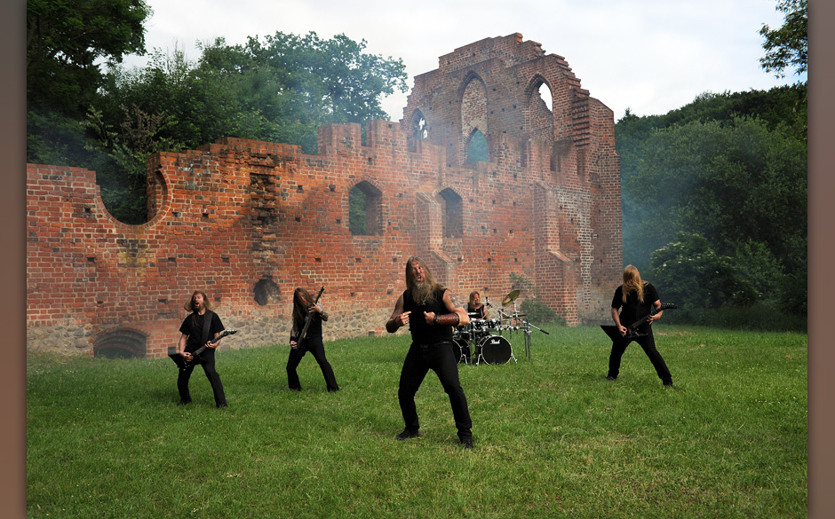 Beim Videodreh zu Amon Amarths ‘Deceiver Of The Gods’