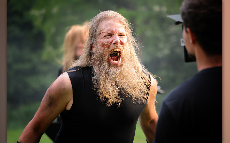 Beim Videodreh zu Amon Amarths ‘Deceiver Of The Gods’