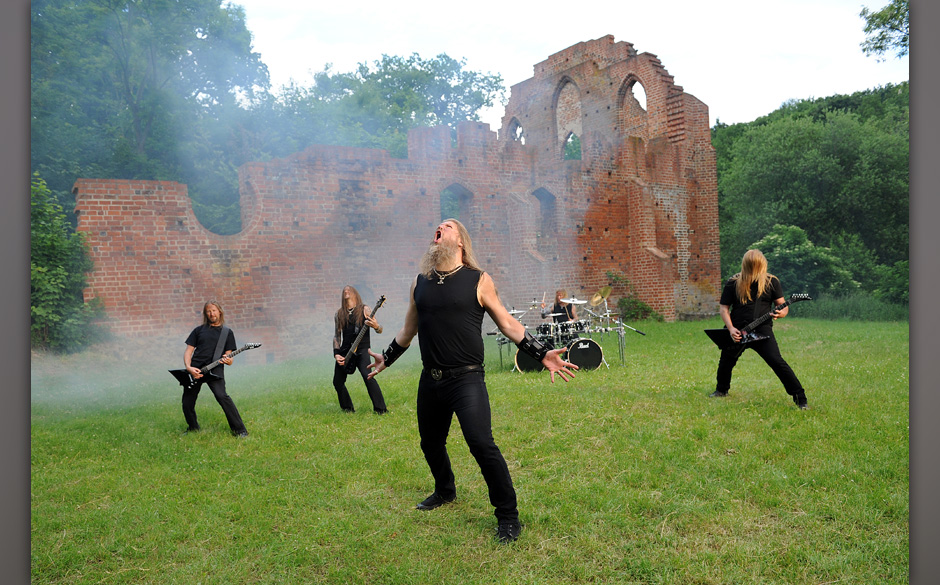 Beim Videodreh zu Amon Amarths ‘Deceiver Of The Gods’