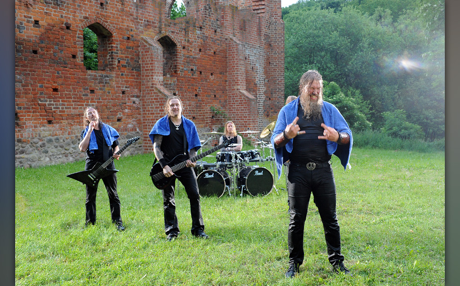 Beim Videodreh zu Amon Amarths ‘Deceiver Of The Gods’
