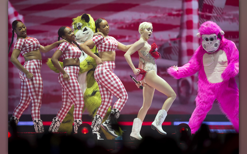 Die S‰ngerin Miley Cyrus steht am 26.05.2014 in der Lanxess-Arena in Kˆln (Nordrhein-Westfalen) auf der B¸hne. Das Konzer