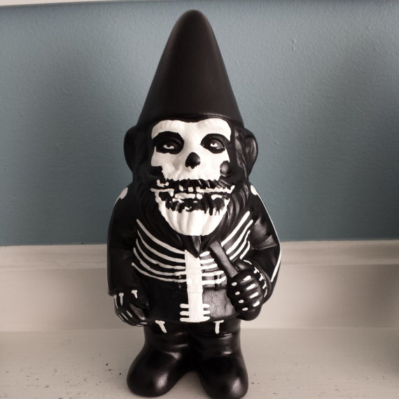 Crimson Ghost Gartenzwerg.jpg