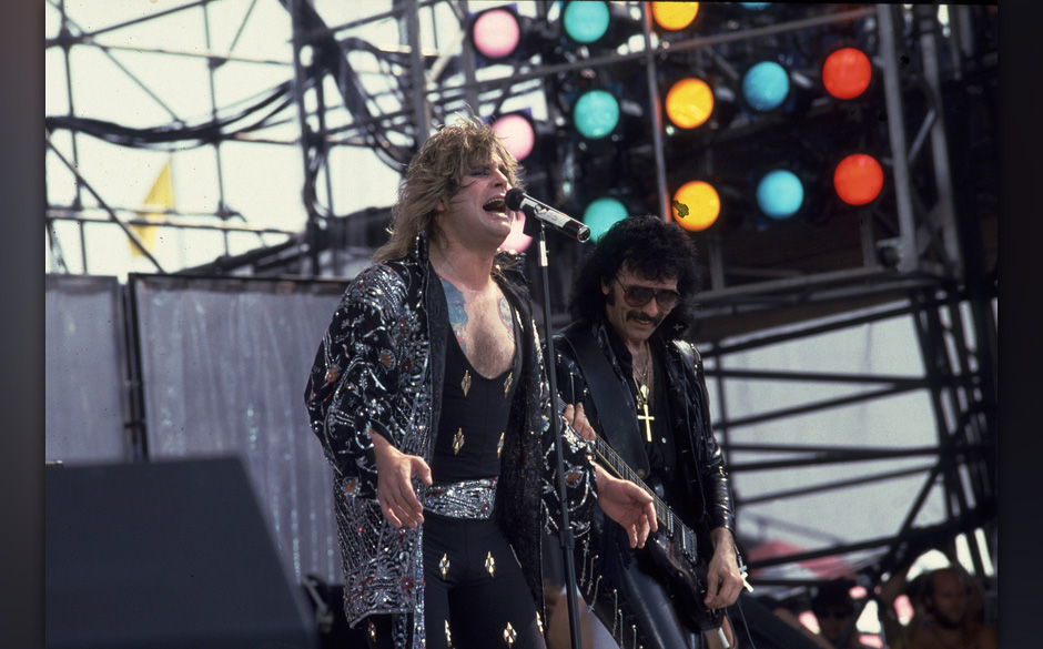 PHILADELPHIA, JULY 13:  Singer Ozzy Osbourne perform at Live Aid at Veteren's Stadium on July 13, 1985 in Philadelphia, Penns