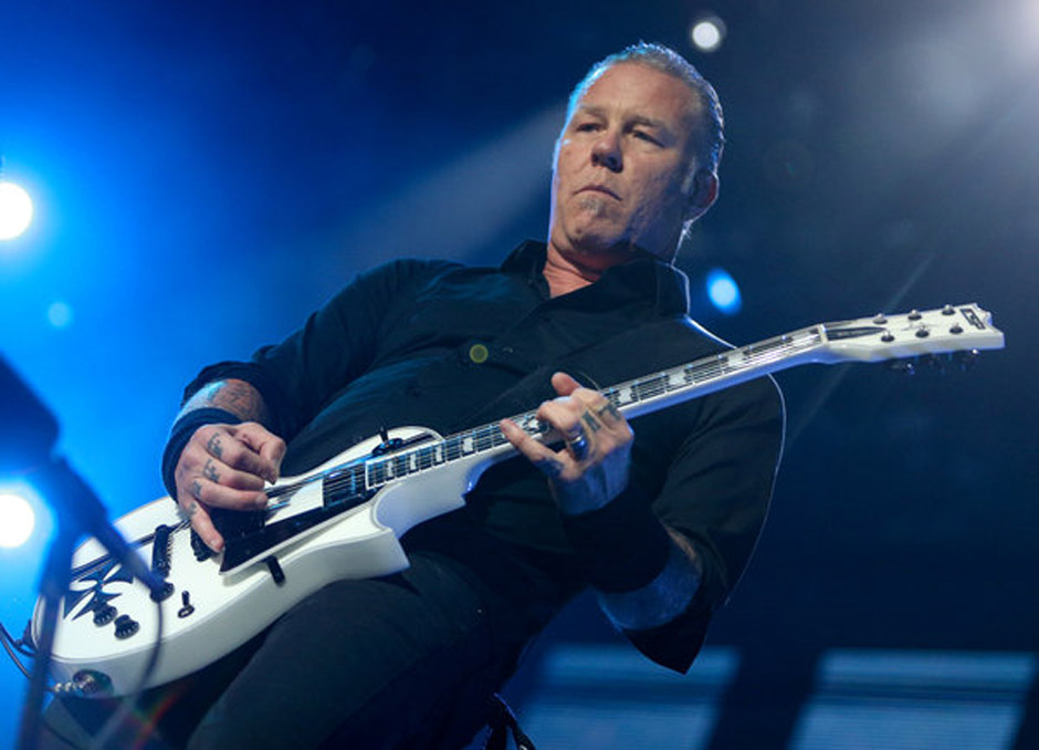James Hetfield, S‰nger der Band Metallica steht am 04.06.2014 in Hamburg auf der B¸hne der Imtech-Arena. Die US-Band Me...