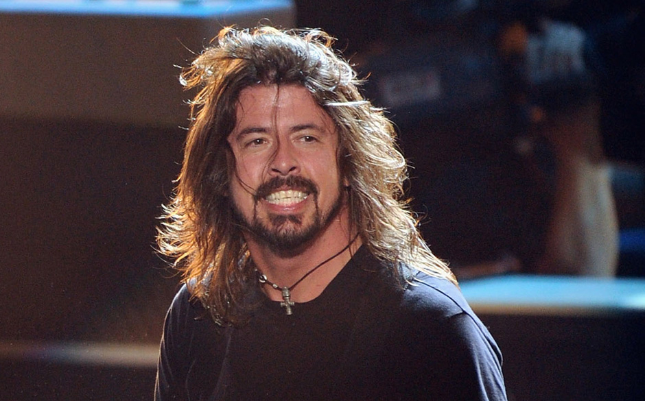 UNIVERSAL CITY, CA - JUNE 05:  Musician Dave Grohl of the Foo Fighters perform onstage during the 2011 MTV Movie Awards at Un