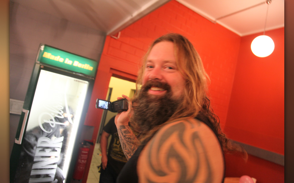 Backstage bei In Flames + Papa Roach + Wovenwar + While Shee Sleeps, Tour 2014