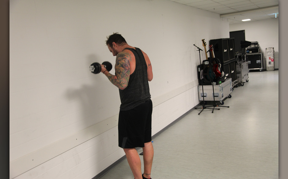 Backstage bei In Flames + Papa Roach + Wovenwar + While Shee Sleeps, Tour 2014