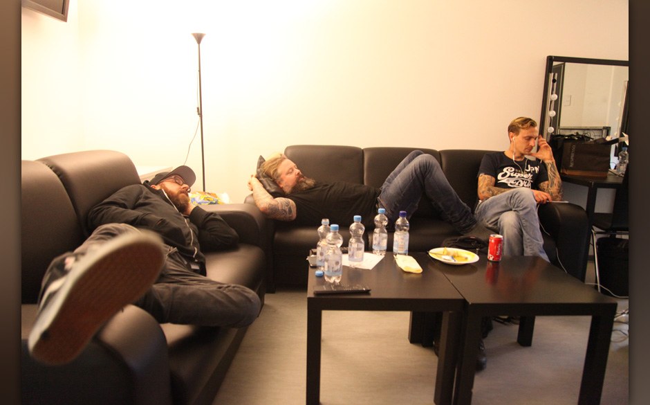 Backstage bei In Flames + Papa Roach + Wovenwar + While Shee Sleeps, Tour 2014