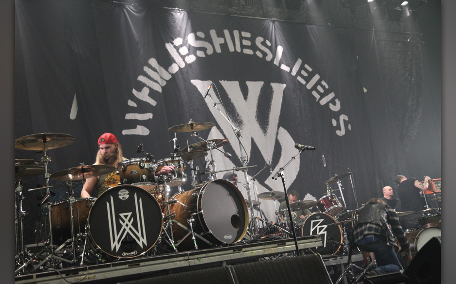 Backstage bei In Flames + Papa Roach + Wovenwar + While Shee Sleeps, Tour 2014