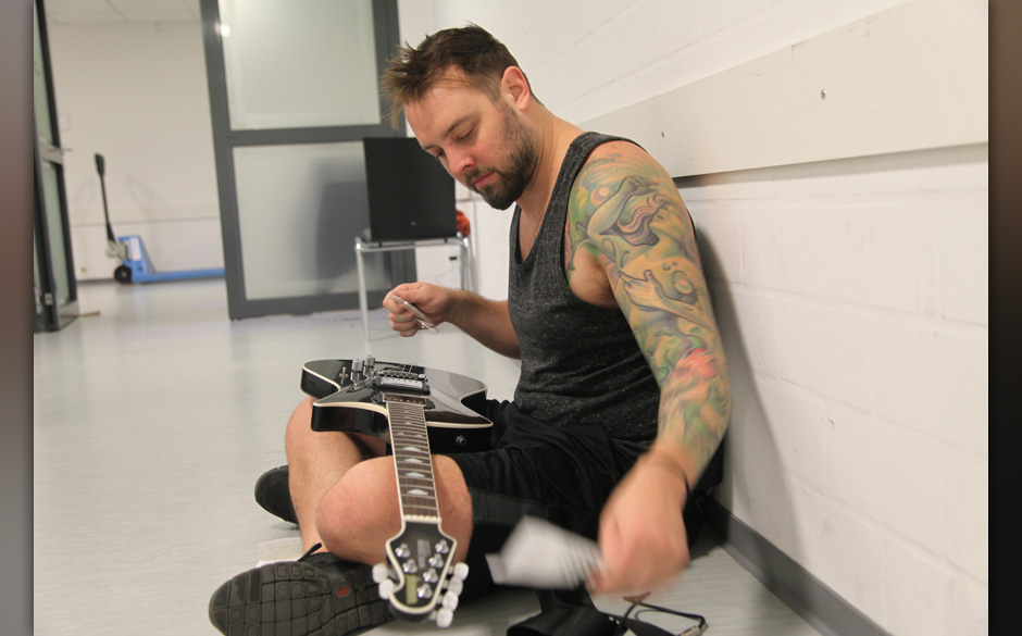 Backstage bei In Flames + Papa Roach + Wovenwar + While Shee Sleeps, Tour 2014