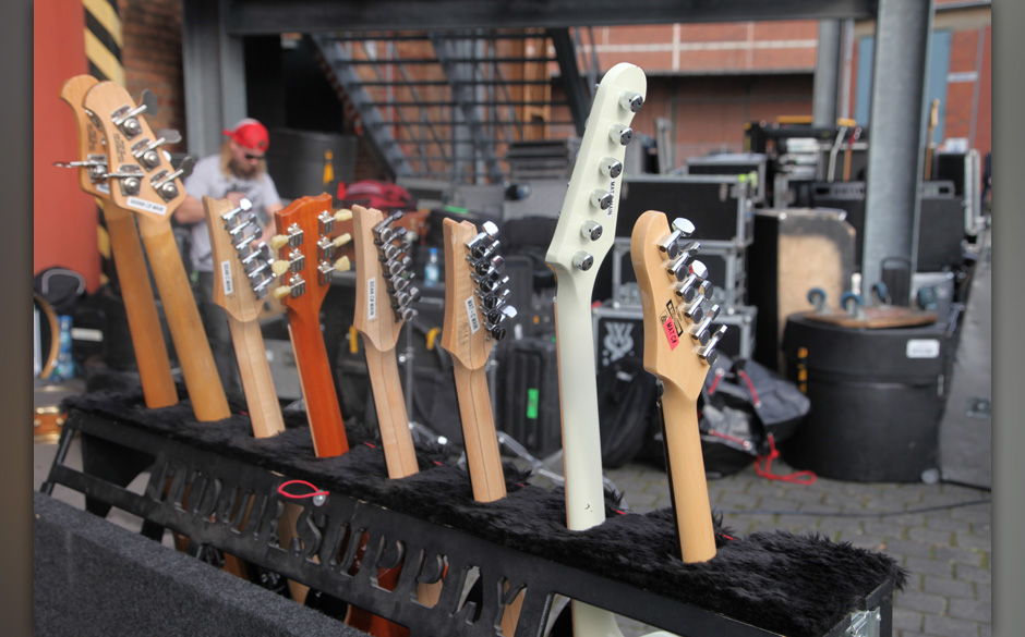 Backstage bei In Flames + Papa Roach + Wovenwar + While Shee Sleeps, Tour 2014