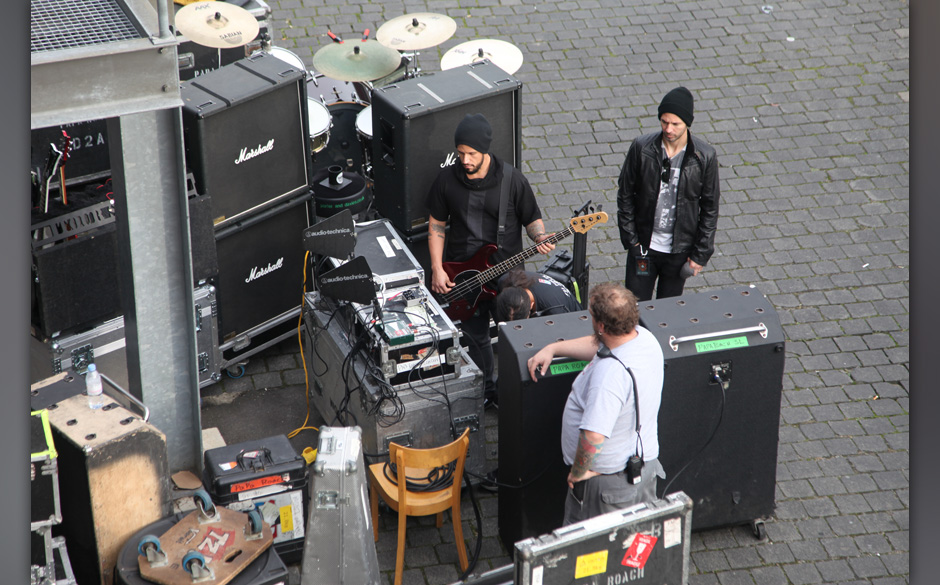 Backstage bei In Flames + Papa Roach + Wovenwar + While Shee Sleeps, Tour 2014