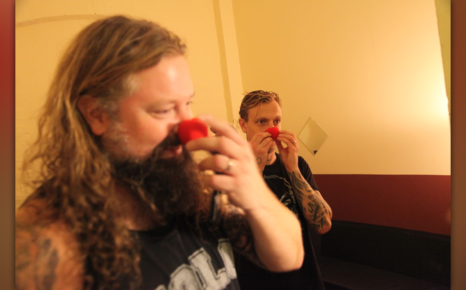 Backstage bei In Flames + Papa Roach + Wovenwar + While Shee Sleeps, Tour 2014