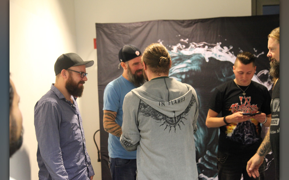 Backstage bei In Flames + Papa Roach + Wovenwar + While Shee Sleeps, Tour 2014