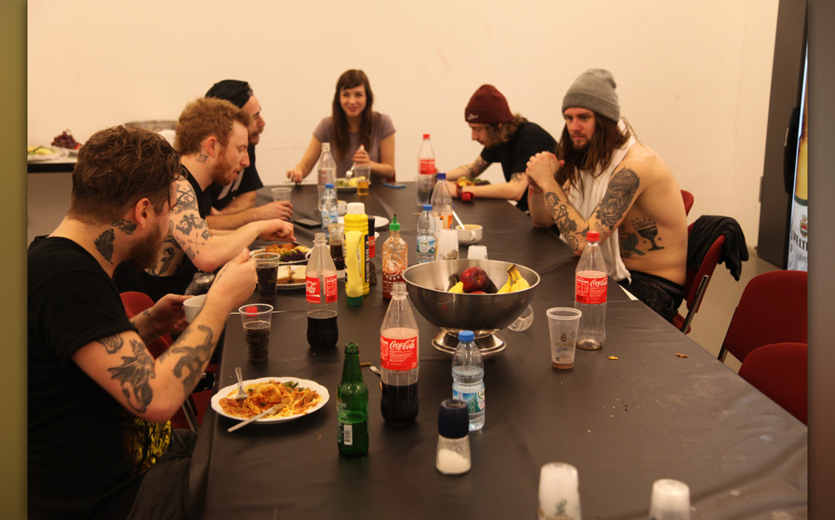 Backstage bei In Flames + Papa Roach + Wovenwar + While Shee Sleeps, Tour 2014