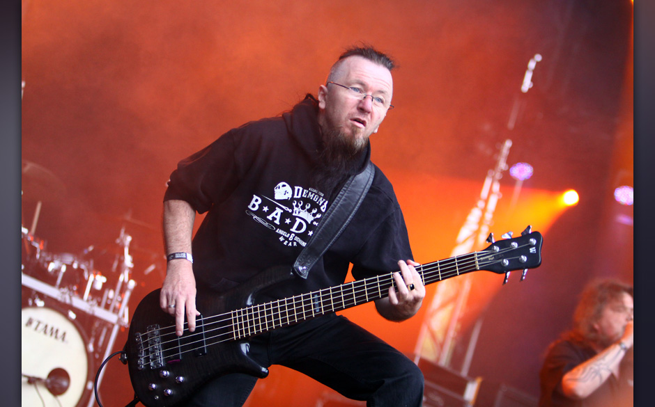 Yantit von Eisregen und Ewigheim wünscht sich: 'Das man Weinachten verbietet, bei bestimmter Musik ist es ja auch kein Pr...