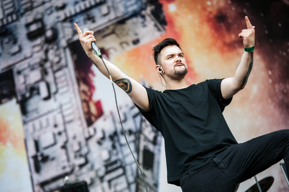 Trauma
Waberndes Intro, das wenig Hoffnung auf Hoffnung macht.