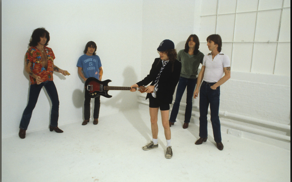 LONDON, UNITED KINGDOM - AUGUST 01: (left to right) Bon Scott, Malcolm Young, Angus Young, Cliff Williams and Phil Rudd of Au