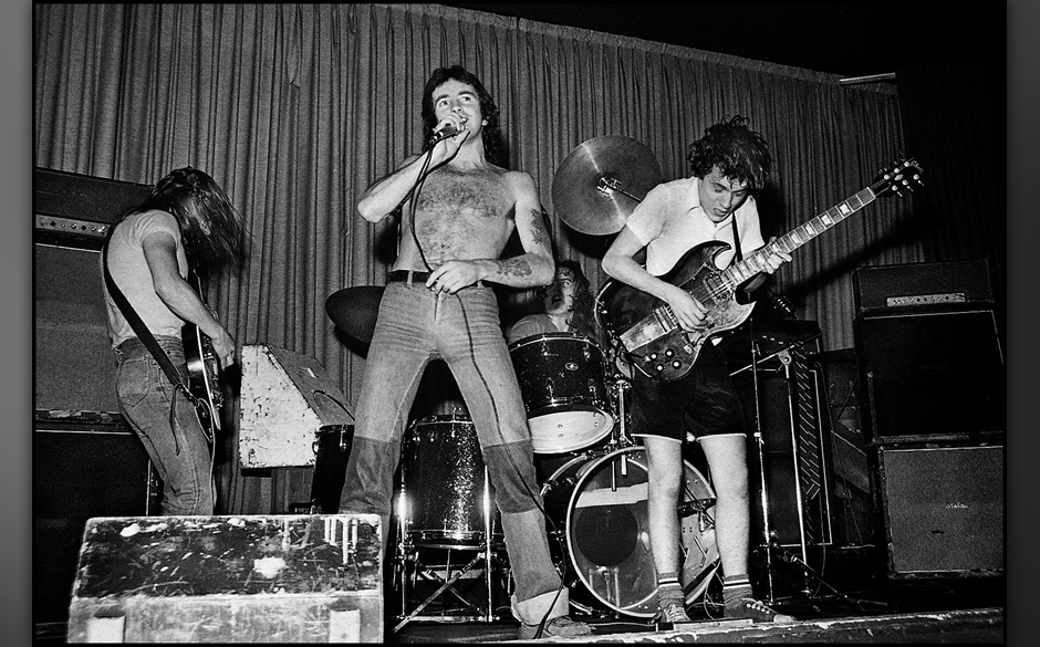 UNITED KINGDOM - MAY 24:  Photo of AC/DC; Malcolm Young, Bon Scott, Phil Rudd, Angus Young performing live onstage on firs...