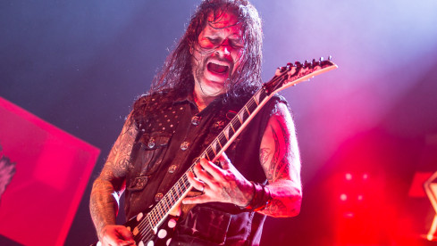 Phil Demmel, hier live mit Machine Head in Wiesbaden am 27.11.2014