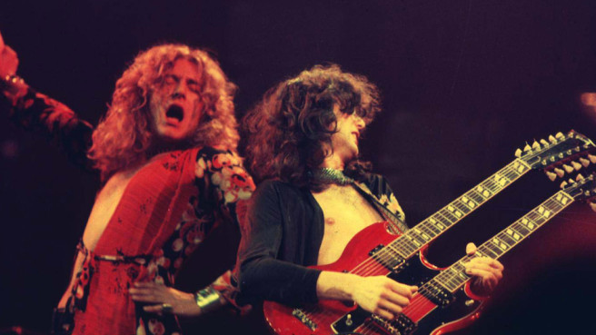 Robert Plant (l.) und Jimmy Page von Led Zeppelin im Chicago Stadium