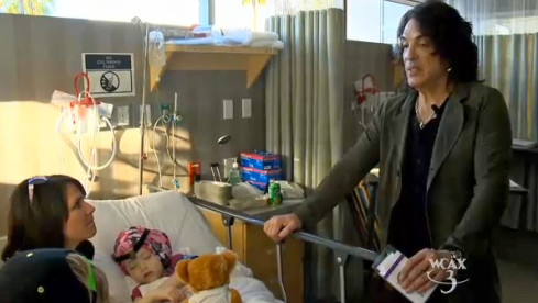 Paul Stanley besucht Arabella Carter nach ihrer OP