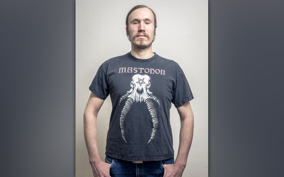 Lothar Gerber
Wie zu erwarten war, habe ich mich für ein Mastodon-Shirt entschieden. 2004 auf der Tour zu LEVIATHAN beim ...