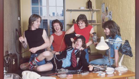 AC/DC (1976)
© MICHAEL PUTLAND / RETNAUK
CREDIT ALL USES