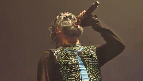 Killswitch Engage-Sänger Jesse Leach in Halloween-Maskierung.jpg