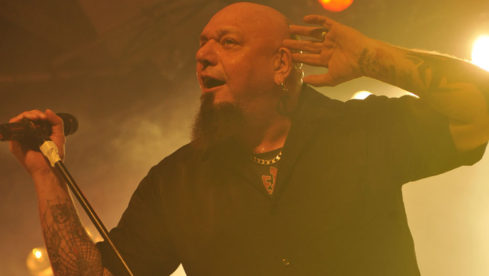 ‘Murder’
Auf Deutsch angezählte, moderne Britenstahlnummer der besten Güte. Zuerst klingt Di’Anno extrem angepisst...