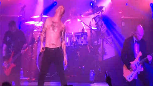 Stone Sour spielen ‘Love Gun' Live