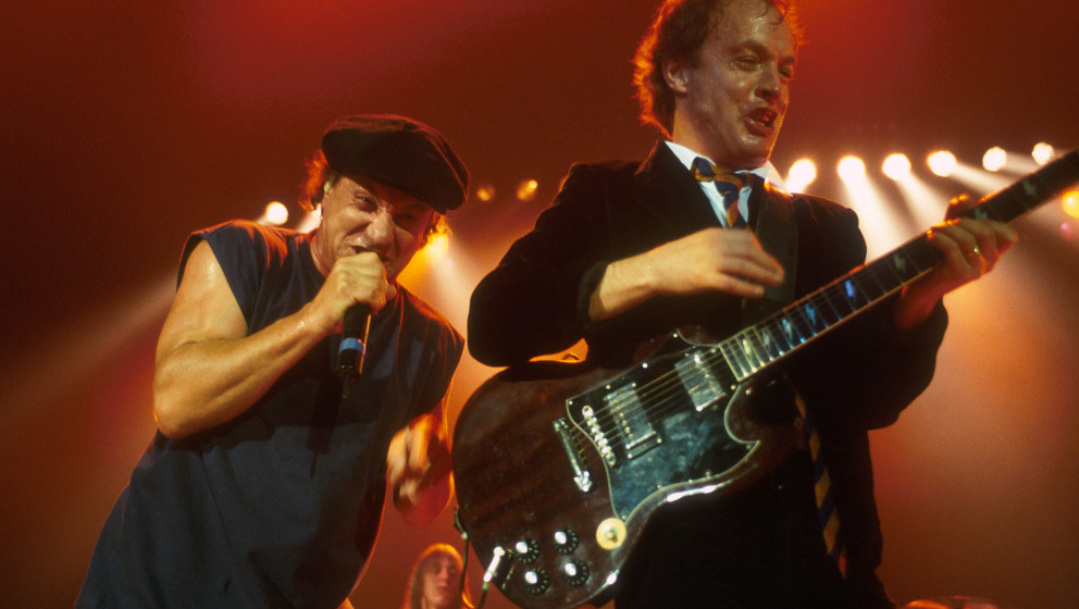 GERMANY - JUNE 17:  MUNICH CIRCUS KRONE CLUB  Photo of AC/DC and Brian JOHNSON and Angus YOUNG and AC DC, L-R: Brian Johns...