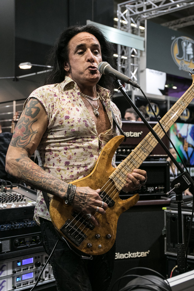 Marco Mendoza (Thin Lizzy, Black Star Riders), Musikmesse Frankfurt 2015