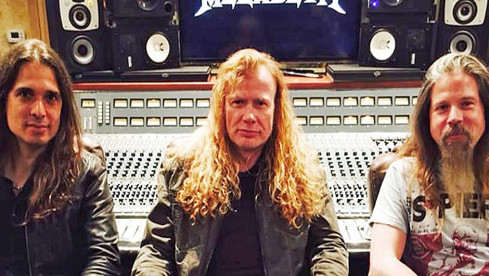 Gitarrist Kiko Loureiro, Dave Mustaine & Session-Schlagzeuger Chris Adler