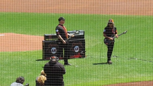Metallica spielen Nationalhymne für die San Francisco Giants