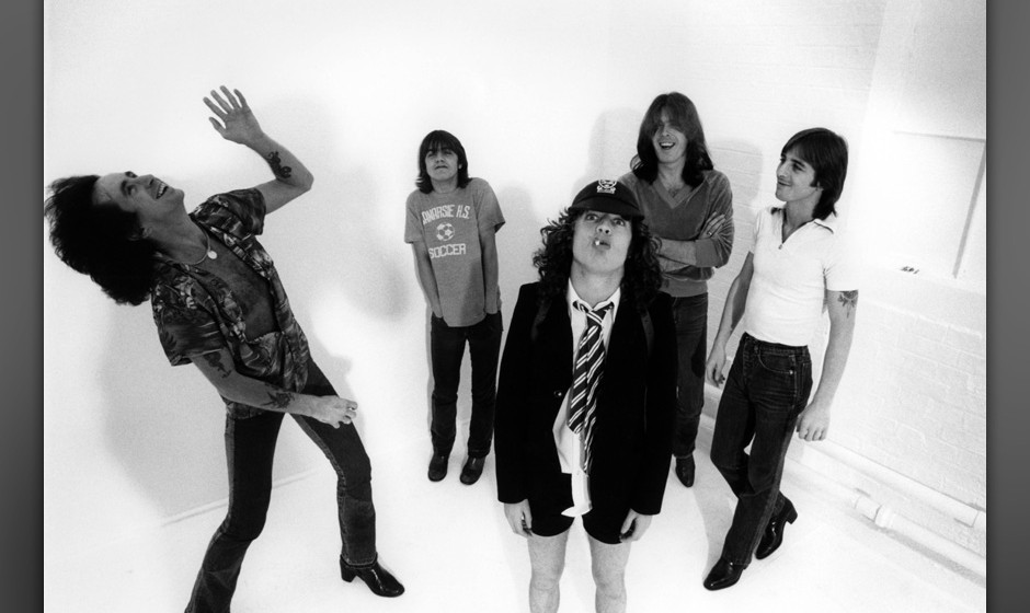 UNITED KINGDOM - AUGUST 01:  Photo of AC DC and AC/DC and Angus YOUNG and Bon SCOTT and Malcolm YOUNG and Phil RUDD and Cl...