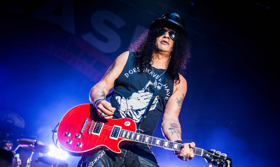 Guns N’ Roses-Gitarrist Slash bei einer Show mit Myles Kennedy am 23.12.2014 in Köln