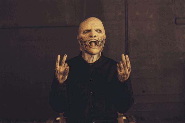 Slipknot zeigen ihre neuen Masken zum Album .5: THE GRAY CHAPTER
>>> Corey Taylor
