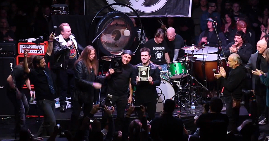 Bonzo Bash 2015 Verleihung des Legend Awards an Dave Lomardo (Philm, Ex-Slayer) und Charlie Benante (Anthrax).jpg