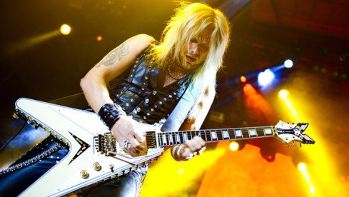 Richie Faulkner (Gitarre), "JUDAS PRIEST", Redeemer Of Souls Tour 2015, Konzert in der Arena am 09.06.2015, in  Berlin, Ge...