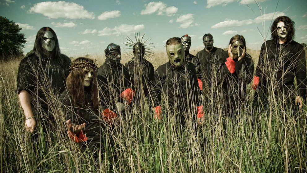 ‘Gehenna’ besitzt hingegen den bedrohlich-düsteren Charme von ‘Skin Ticket’, gesalbt mit einem melodischeren Chor...