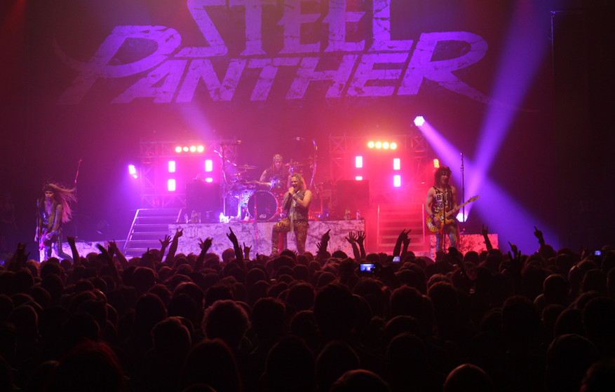 Auf Tour mit Steel Panther 2015