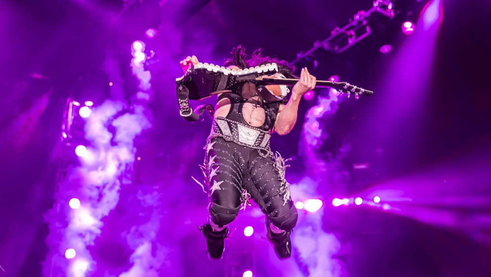 W: W.A.S.P.

Kurz nachdem Ace Frehley im Jahr 1982 Kiss verlassen hatte, flog er nach Los Angeles, um die ersten Demotapes...